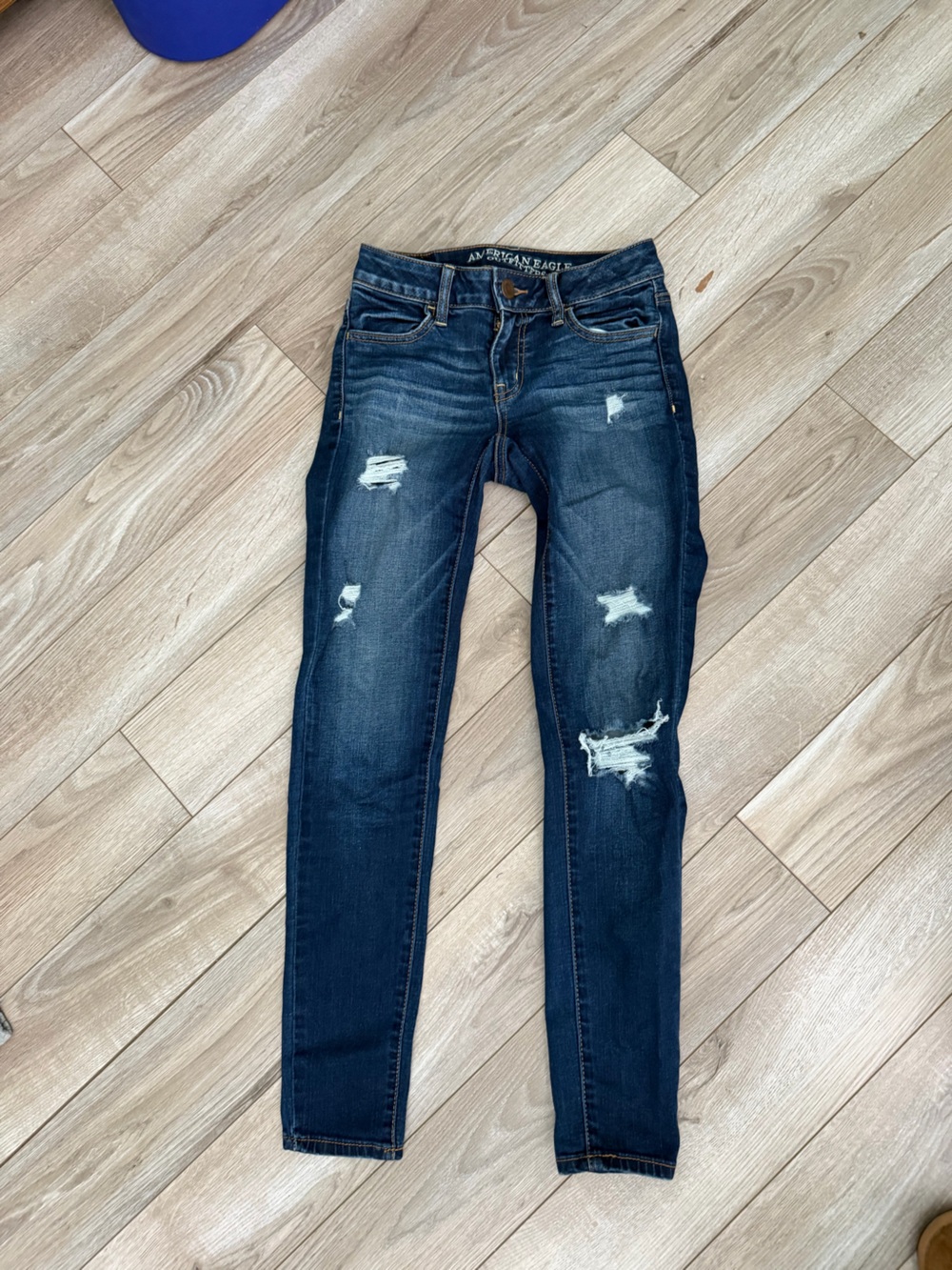 American Eagle Outfitters Women’s Skinny Jeans in Dark Blue with Distressed Rips